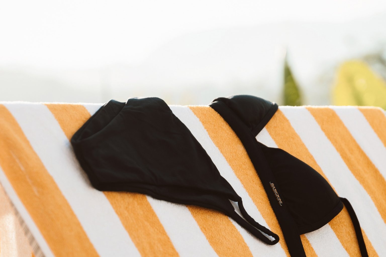 Qual tecido melhor para biquíni durável?